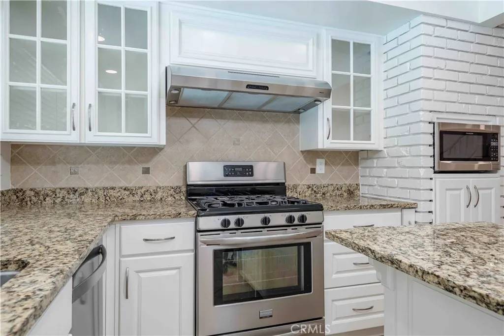 Irvine, CA 92604,5212 Chablis Circle