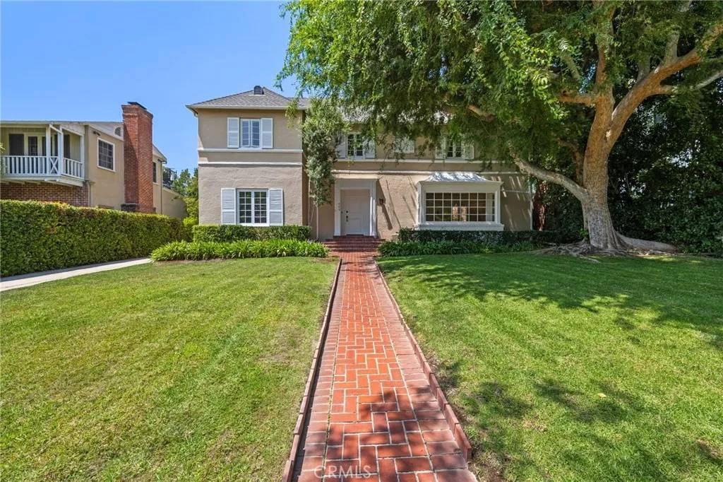 Beverly Hills, CA 90210,609 N Oakhurst Drive