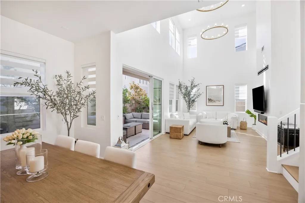 Lake Forest, CA 92630,121 Fremont