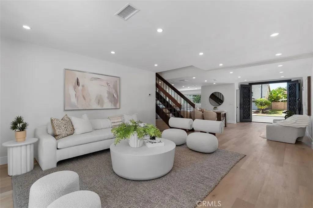 Irvine, CA 92614,3871 Hendrix Street