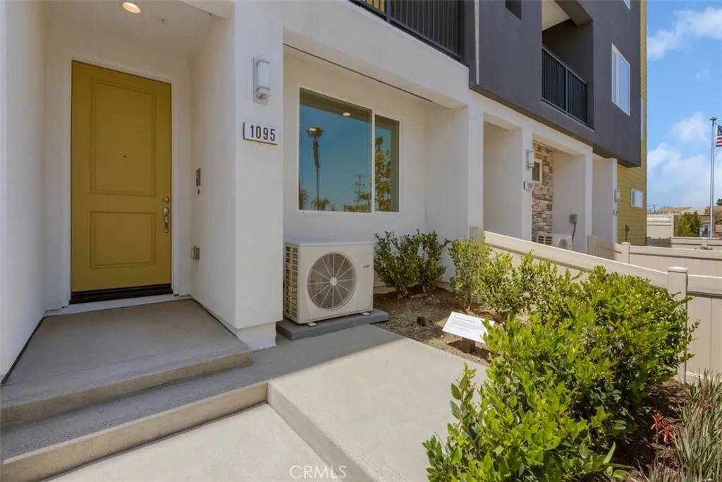 Anaheim, CA 92801,1095 N Harbor Boulevard