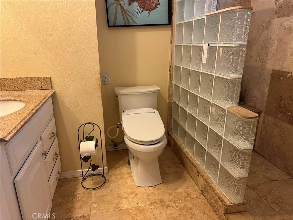 Santa Ana, CA 92704,2309 W Flora Street
