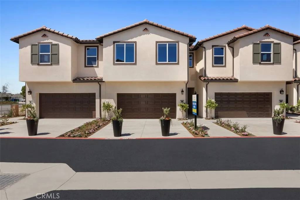 Westminster, CA 92683,7027 Solara