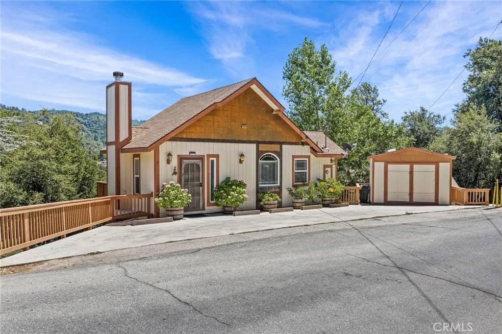 Crestline, CA 92325,24326 Wabern Drive