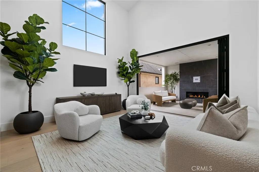 Corona Del Mar, CA 92625,506 Avocado Avenue