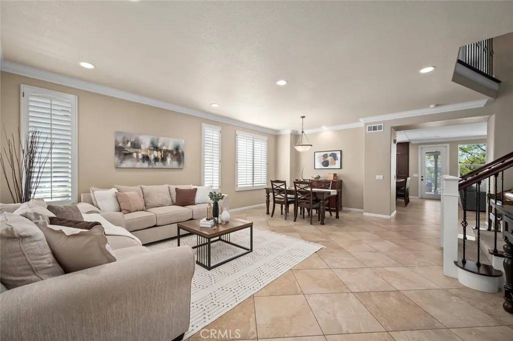 Rancho Santa Margarita, CA 92688,6 Las Plumas