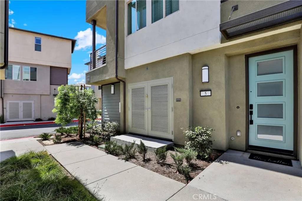Placentia, CA 92870,1563 Lima Way #5