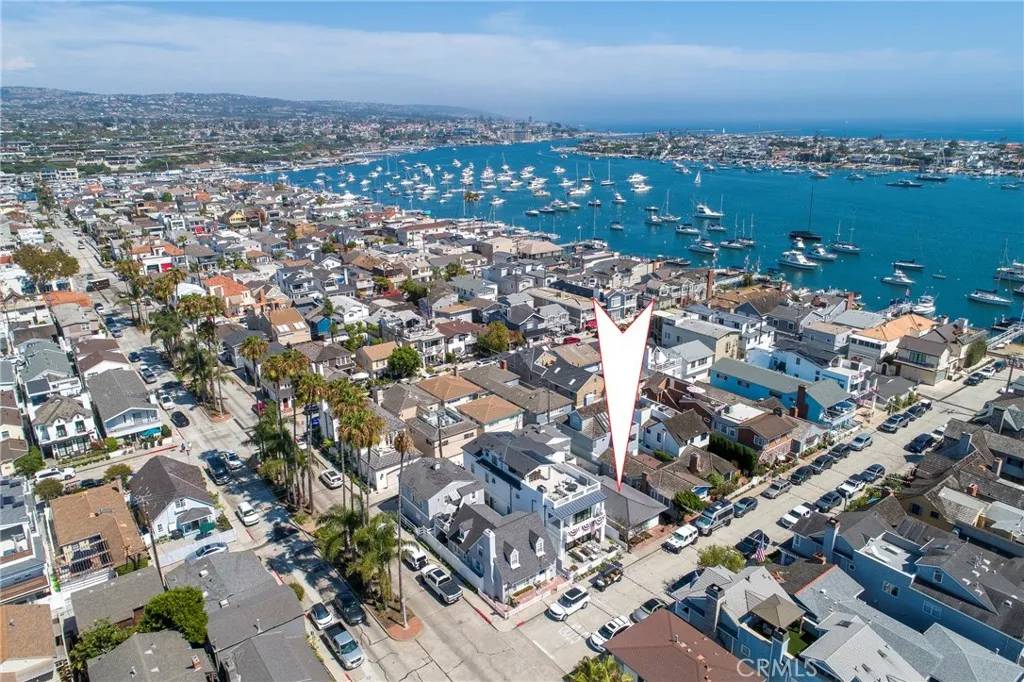 Newport Beach, CA 92662,122 Apolena