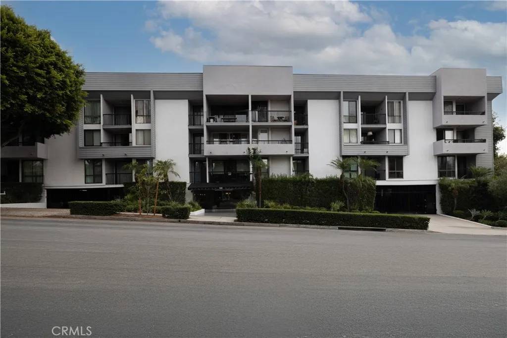 West Hollywood, CA 90069,906 Doheny Drive #303
