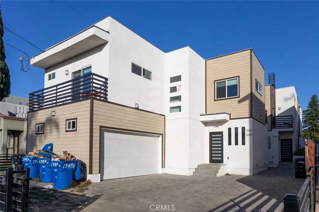 Los Angeles, CA 90027,1340 N Kenmore