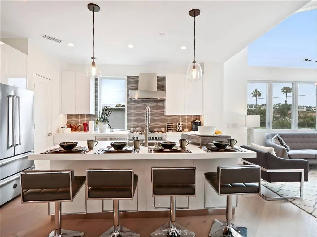Newport Beach, CA 92663,4405 Channel Place