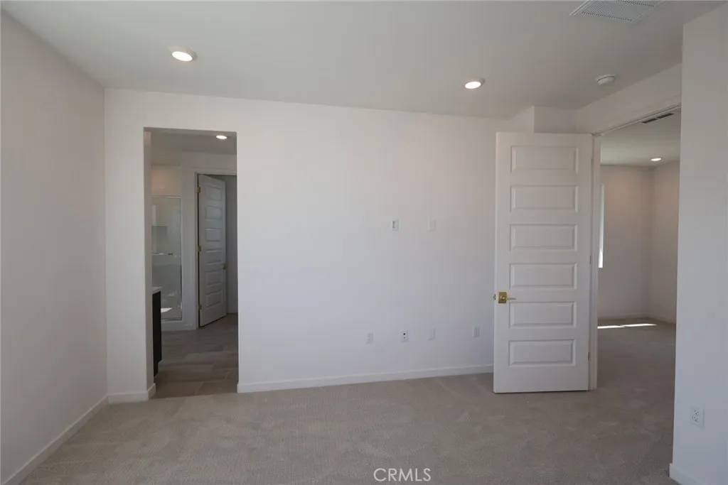 Valencia, CA 91381,27328 Bear Paw Lane