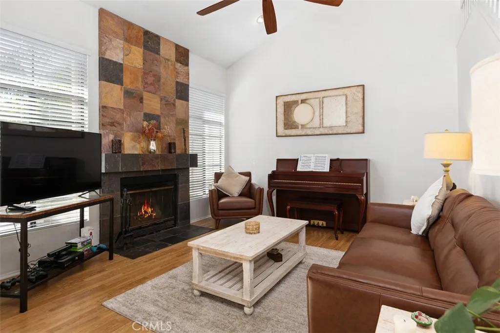 San Diego, CA 92122,3935 Caminito Silvela