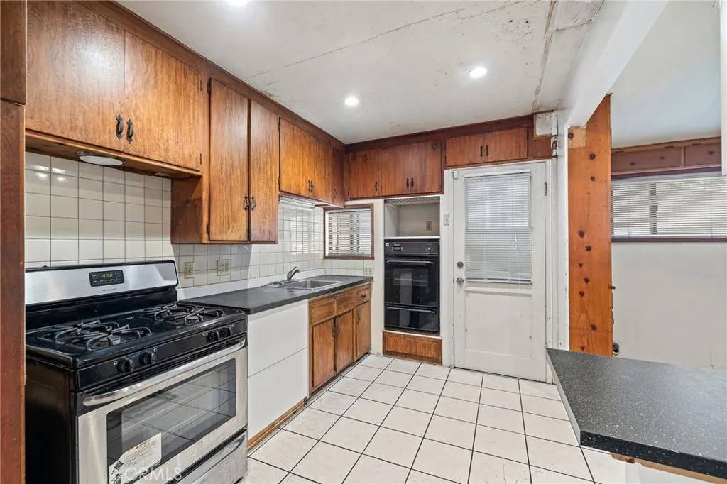 Hawthorne, CA 90250,4761 W 141st Street