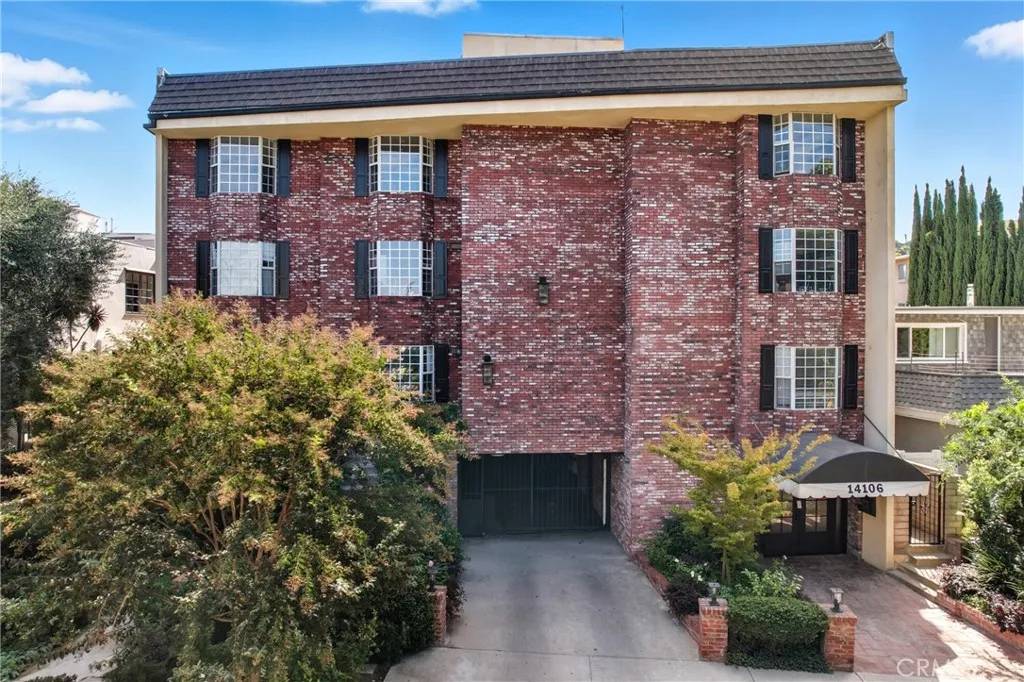 Sherman Oaks, CA 91423,14106 Dickens #302