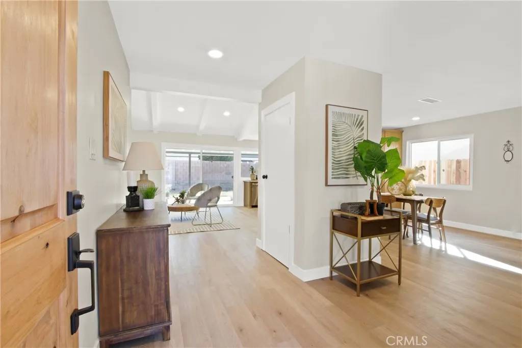 Santa Ana, CA 92705,2717 Dayna