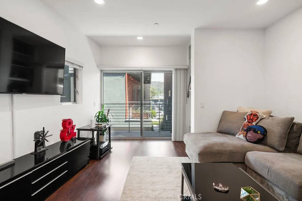 Eagle Rock, CA 90041,2222 Strata