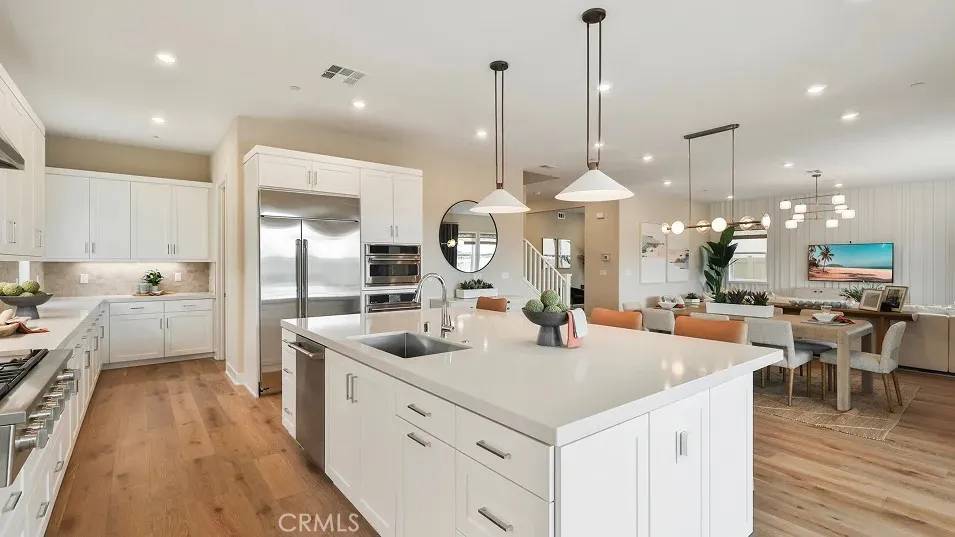 Valencia, CA 91354,24389 Calle La Roca