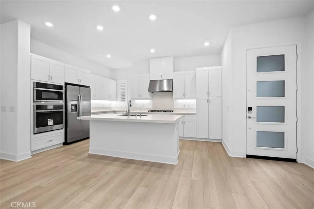 Irvine, CA 92618,532 Neilson