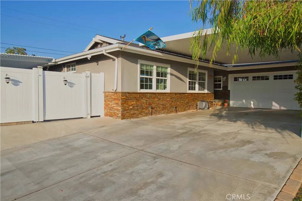 Huntington Beach, CA 92647,6091 DUNDEE Drive