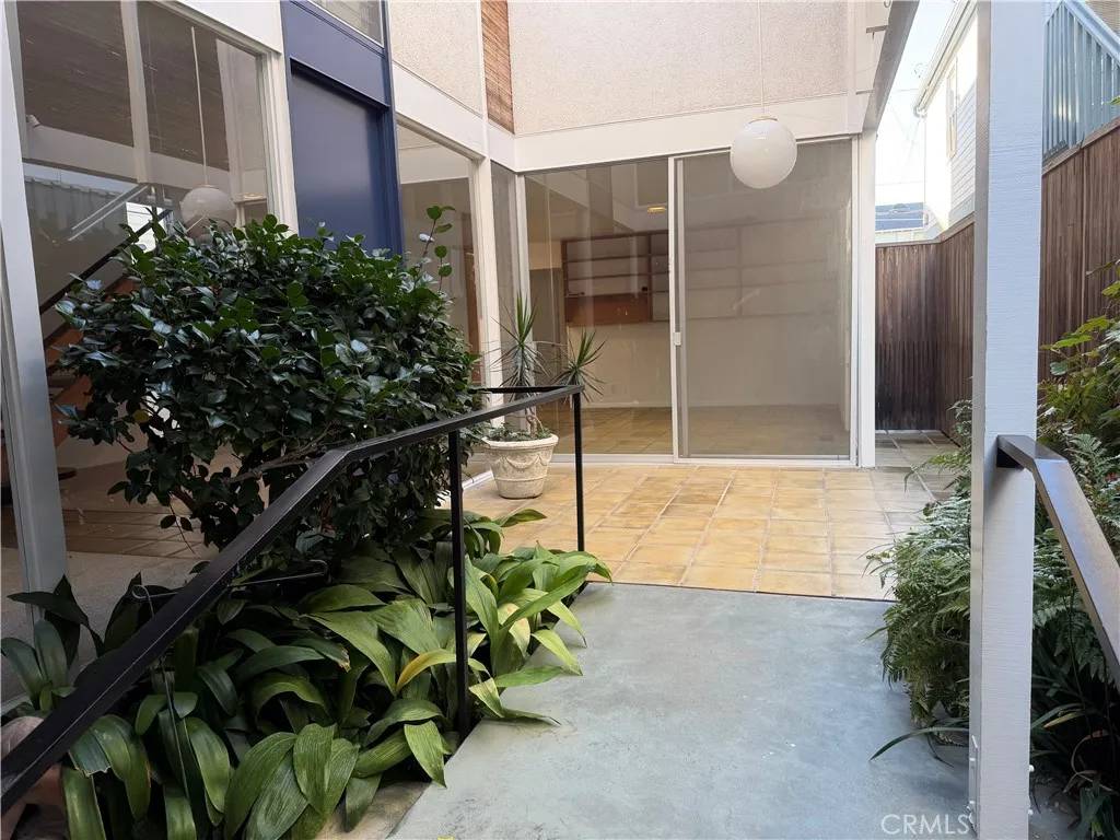 Newport Beach, CA 92662,321 Coral Avenue