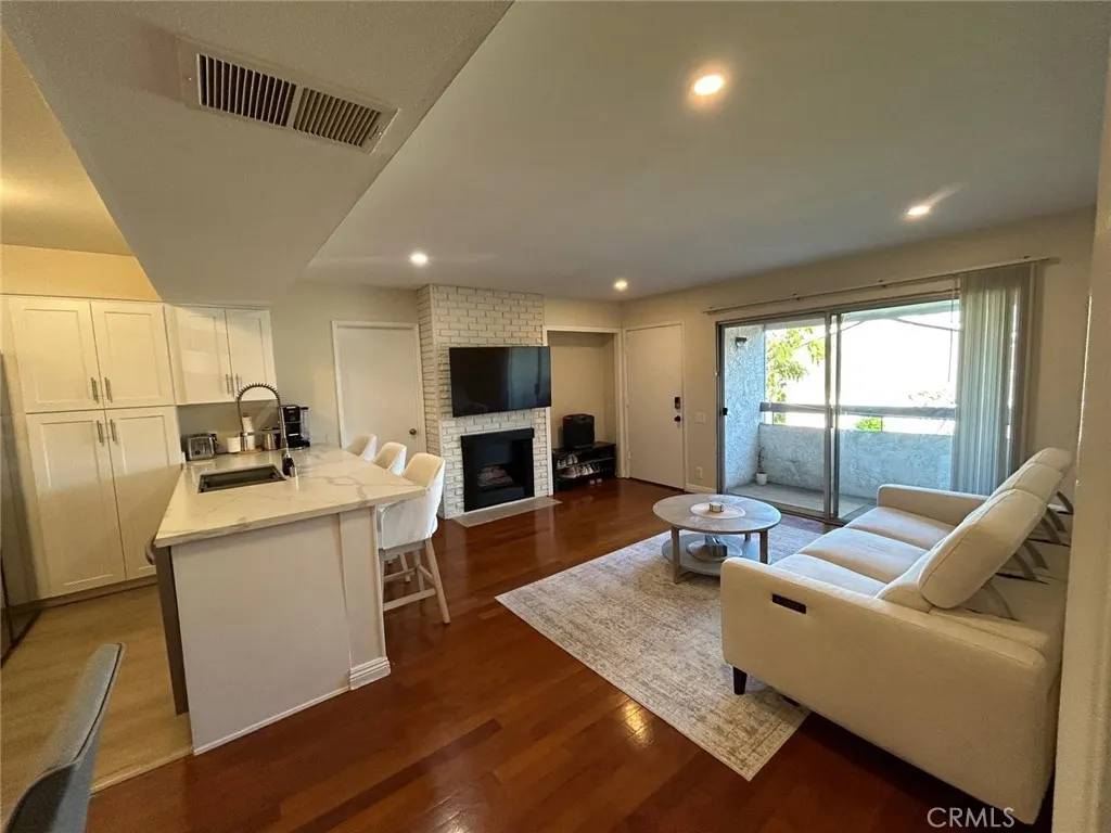 Santa Ana, CA 92704,2847 S Fairview #D