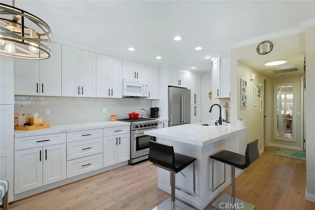 Huntington Beach, CA 92648,18272 Parkview Lane #101