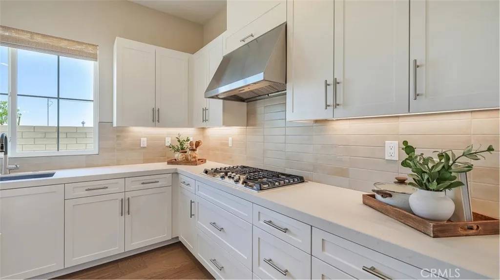 Valencia, CA 91381,27445 Shining Willow Lane