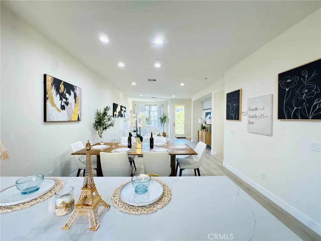 Irvine, CA 92618,52 Capricorn