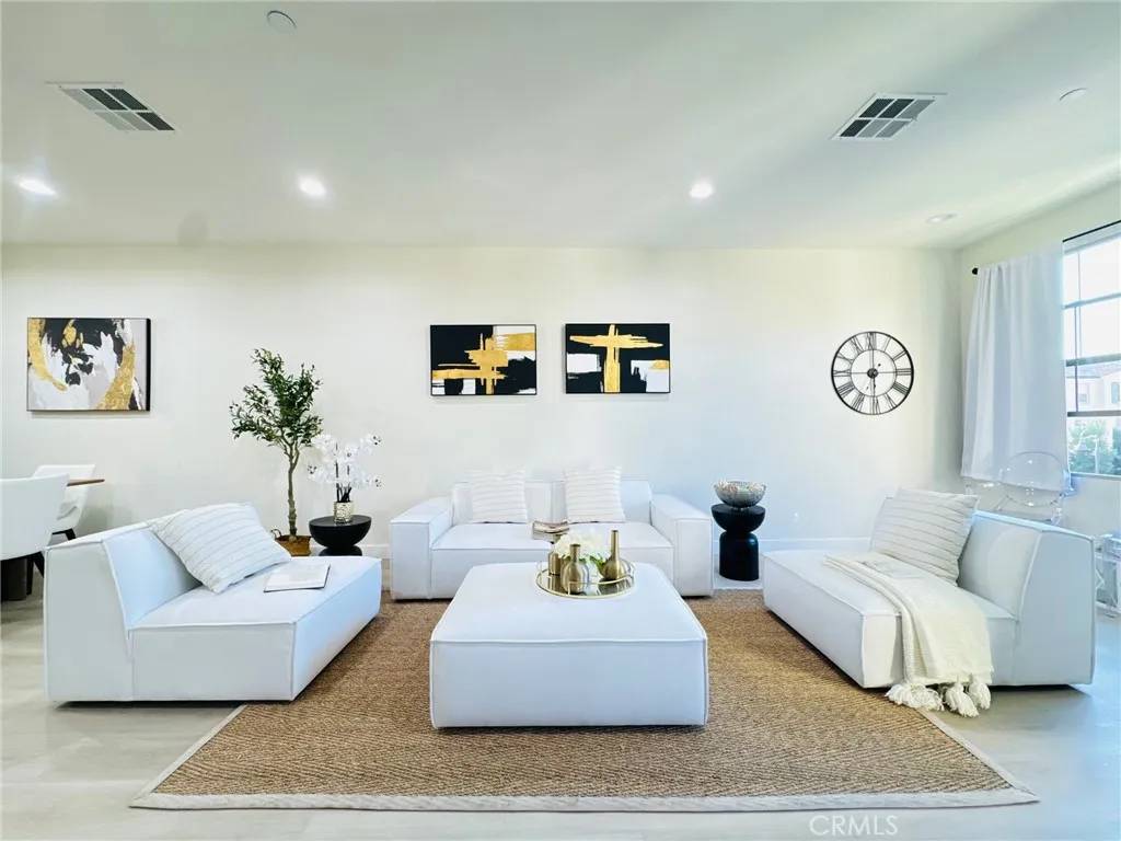 Irvine, CA 92618,52 Capricorn