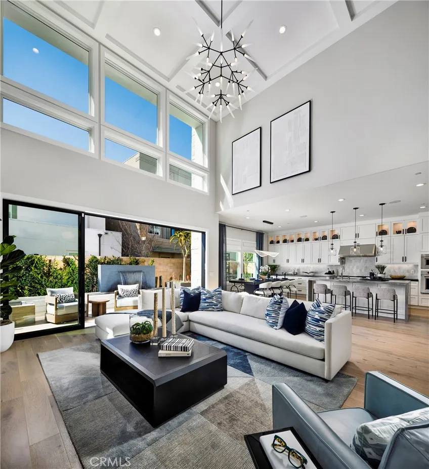 Irvine, CA 92618,145 Apron