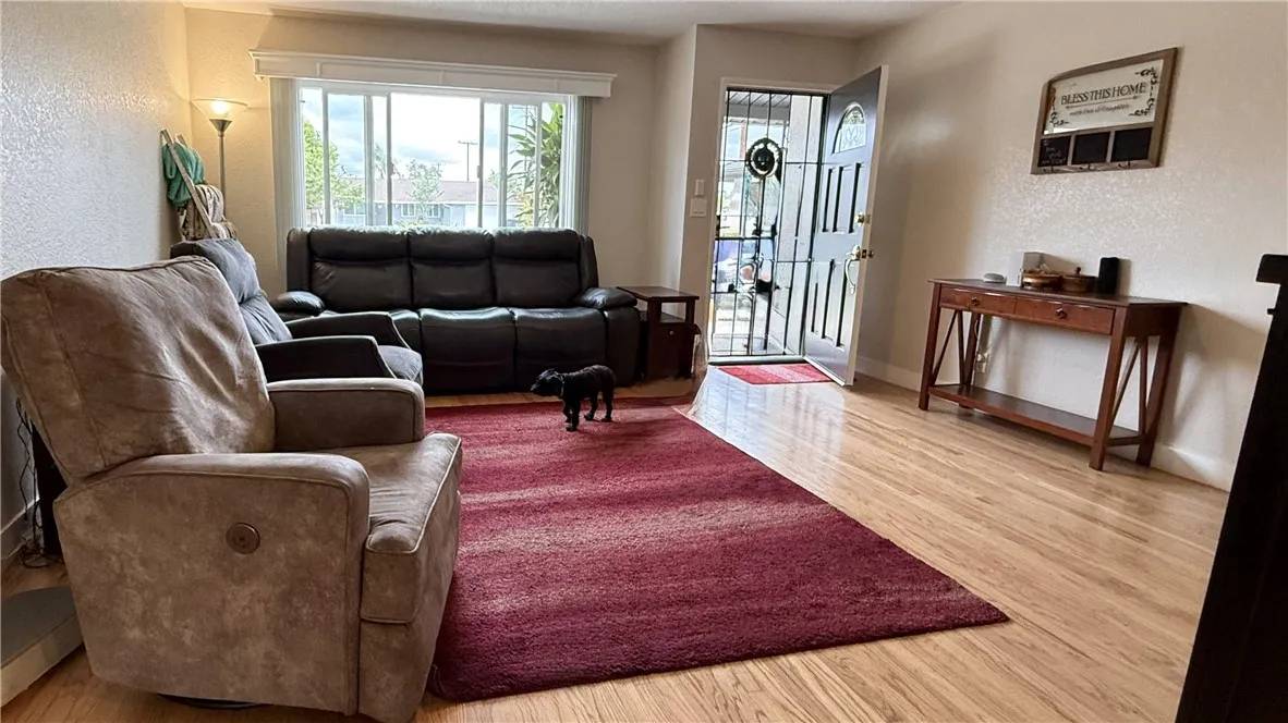 Huntington Beach, CA 92647,6472 Brown Circle