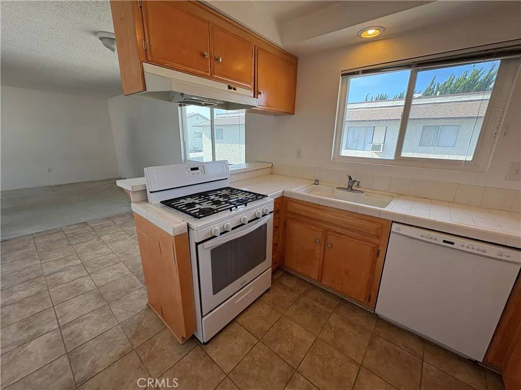 Huntington Beach, CA 92647,17061 Evergreen Circle #D