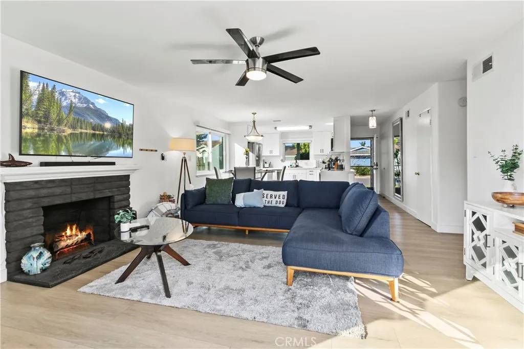 Huntington Beach, CA 92647,8572 Arnett