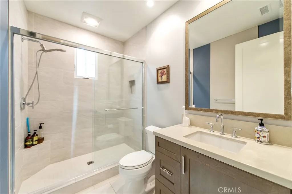 Irvine, CA 92602,200 Piazza