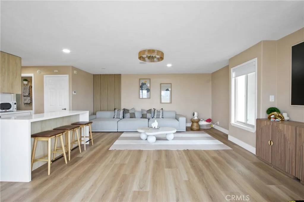 Huntington Beach, CA 92648,711 Pacific Coast #120