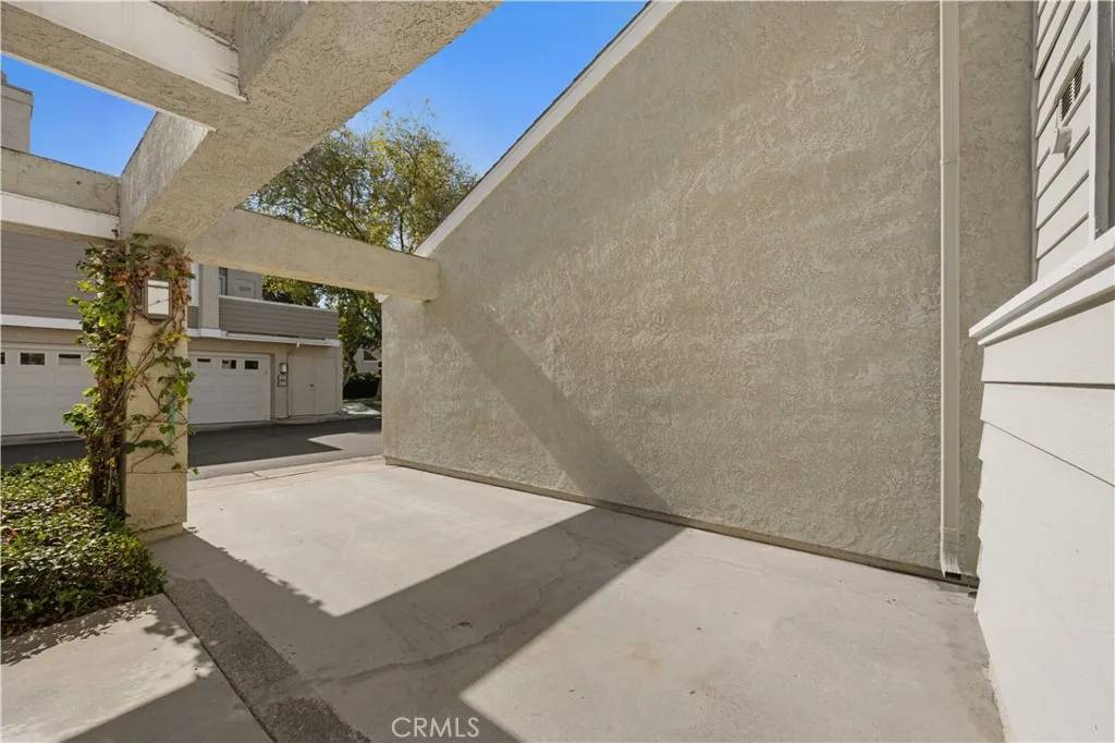 Irvine, CA 92606,415 Deerfield