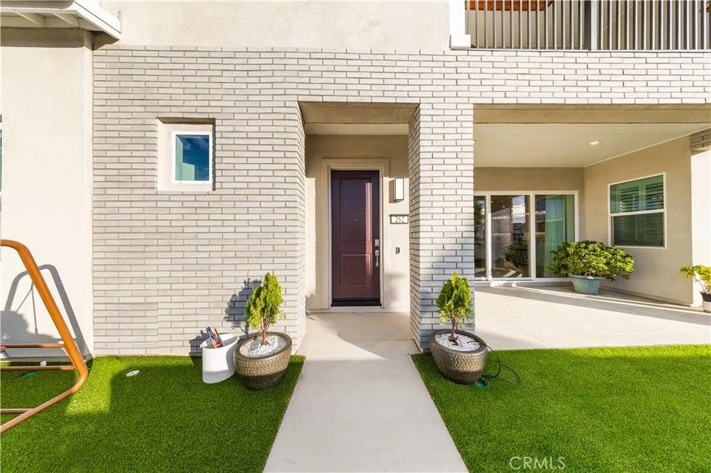 Irvine, CA 92618,262 Sora