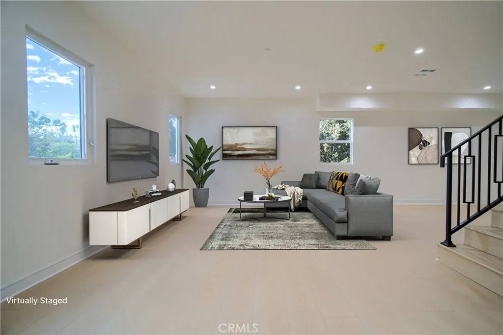 Los Angeles, CA 90042,257 S Ave 54