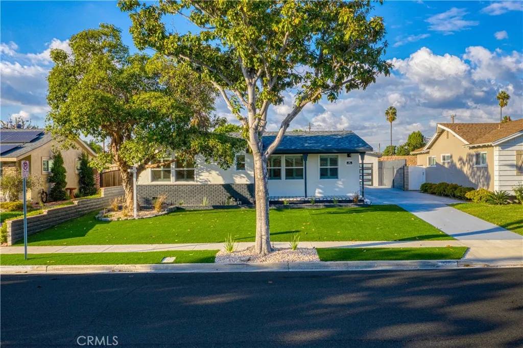 Anaheim, CA 92805,925 W Autumn