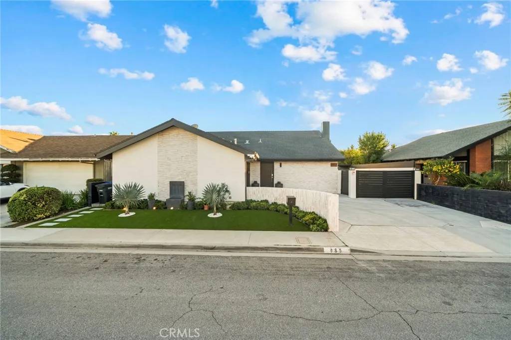 Costa Mesa, CA 92626,985 Begonia Avenue