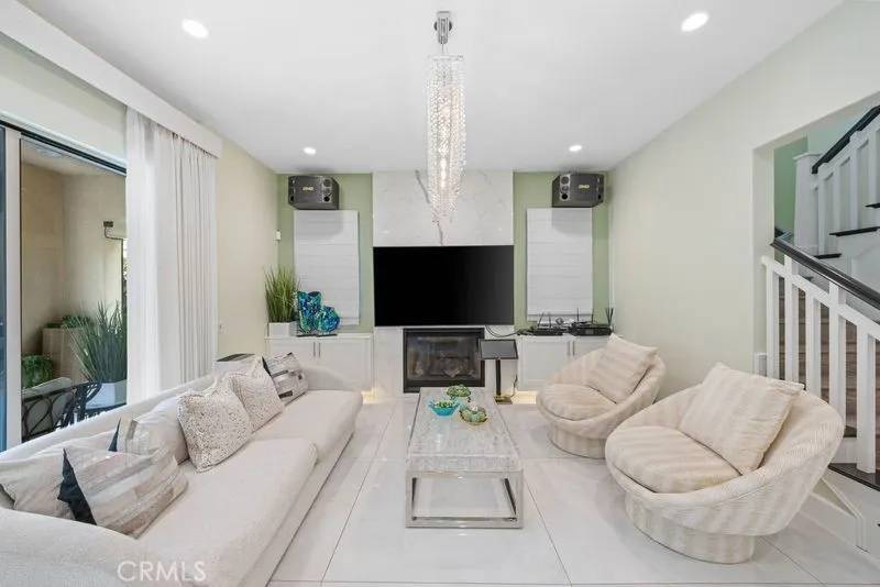 Irvine, CA 92602,66 Furlong