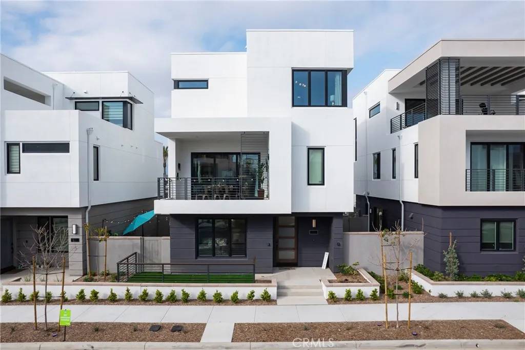 Tustin, CA 92782,2053 Peebler Way