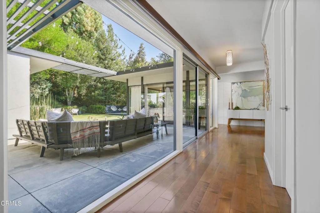 La Canada Flintridge, CA 91011,5246 Gould Avenue