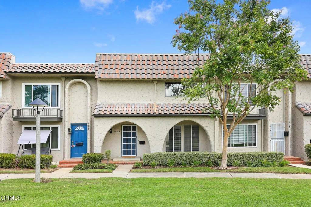 Newhall, CA 91321,24249 La Glorita Circle