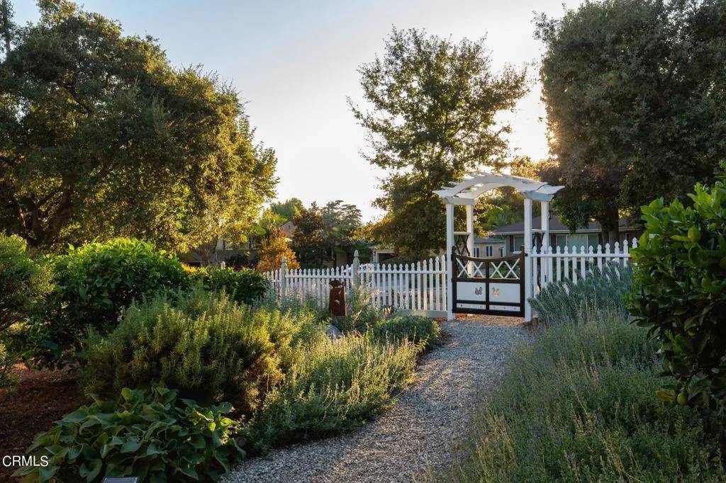 Altadena, CA 91001,2182 Grand Oaks Avenue