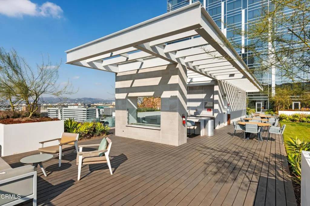 Los Angeles, CA 90017,877 Francisco Street #4207