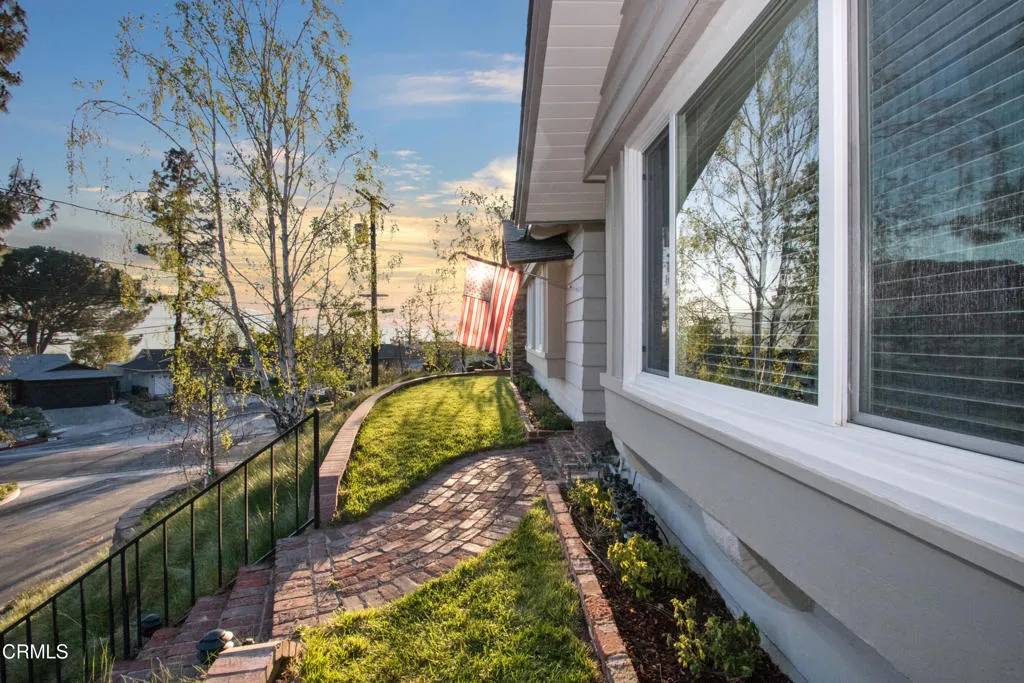 La Crescenta, CA 91214,3447 Burritt Way