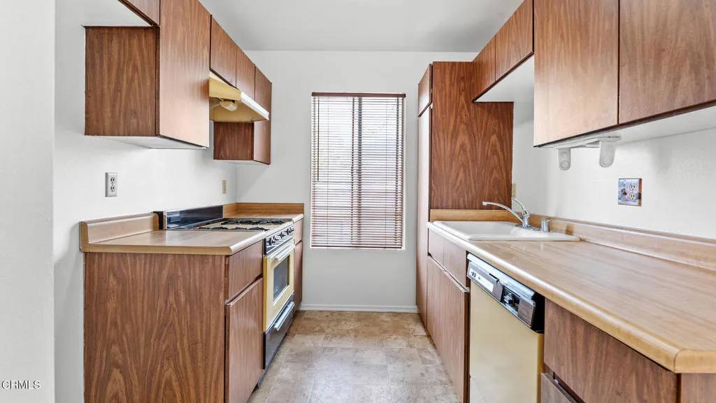 Glendale, CA 91203,409 Burchett Street #210