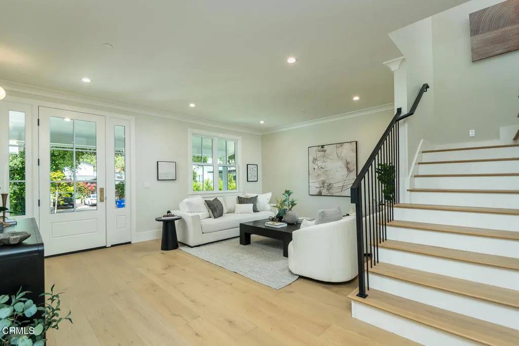 La Crescenta, CA 91214,5808 Edmund Avenue